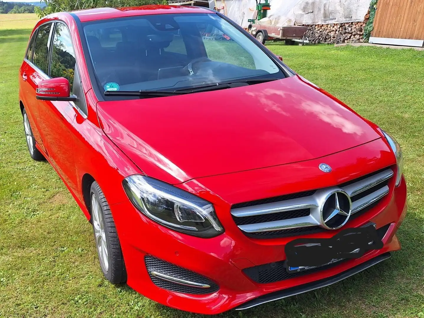 Mercedes-Benz B 220 B 220 4Matic 7G-DCT Urban Rot - 1