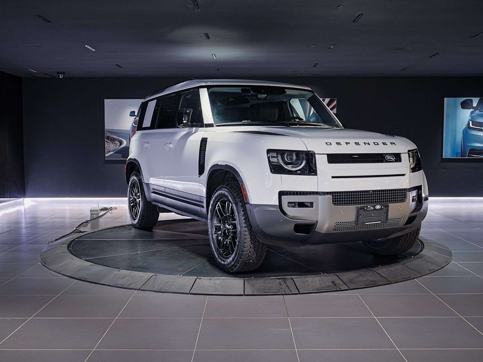 2026 Land Rover Defender Premium Interior Pkg | 19in Black Wheel | All-Terrain Tires — снимка 3