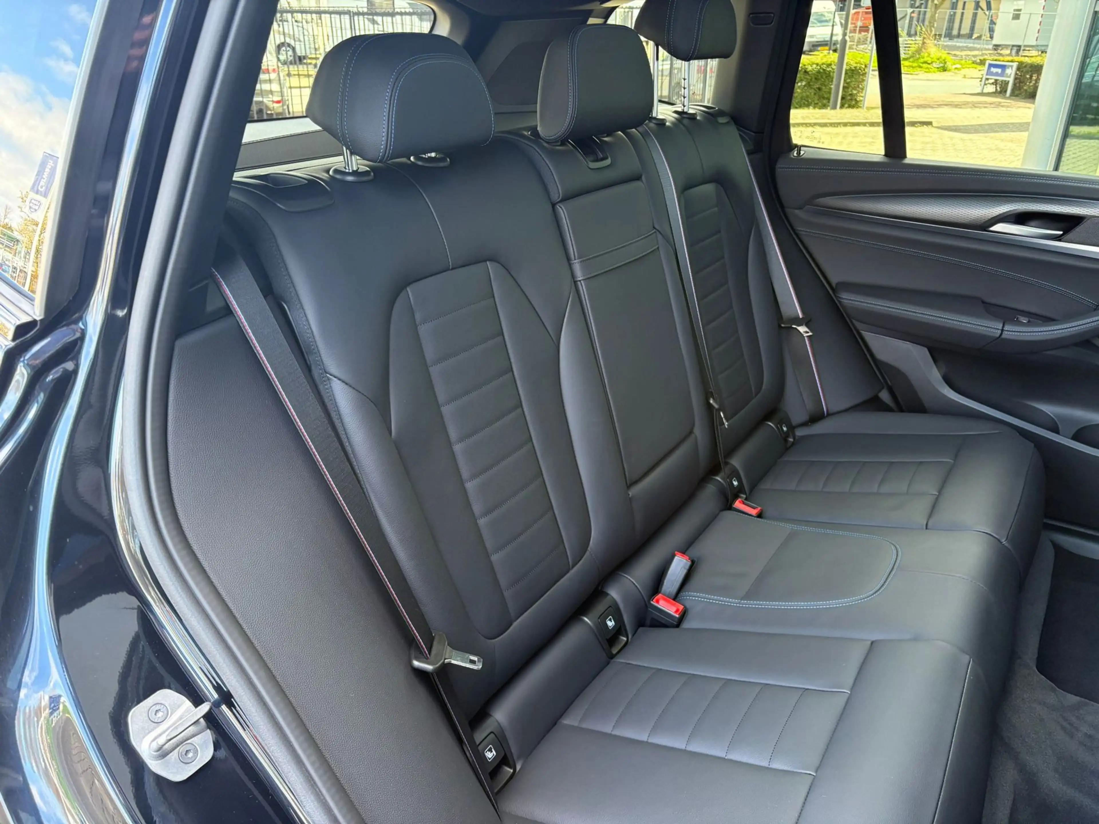 BMW iX3 High Executive Edition M-Sport 80 kWh Panoramadak — photo 33