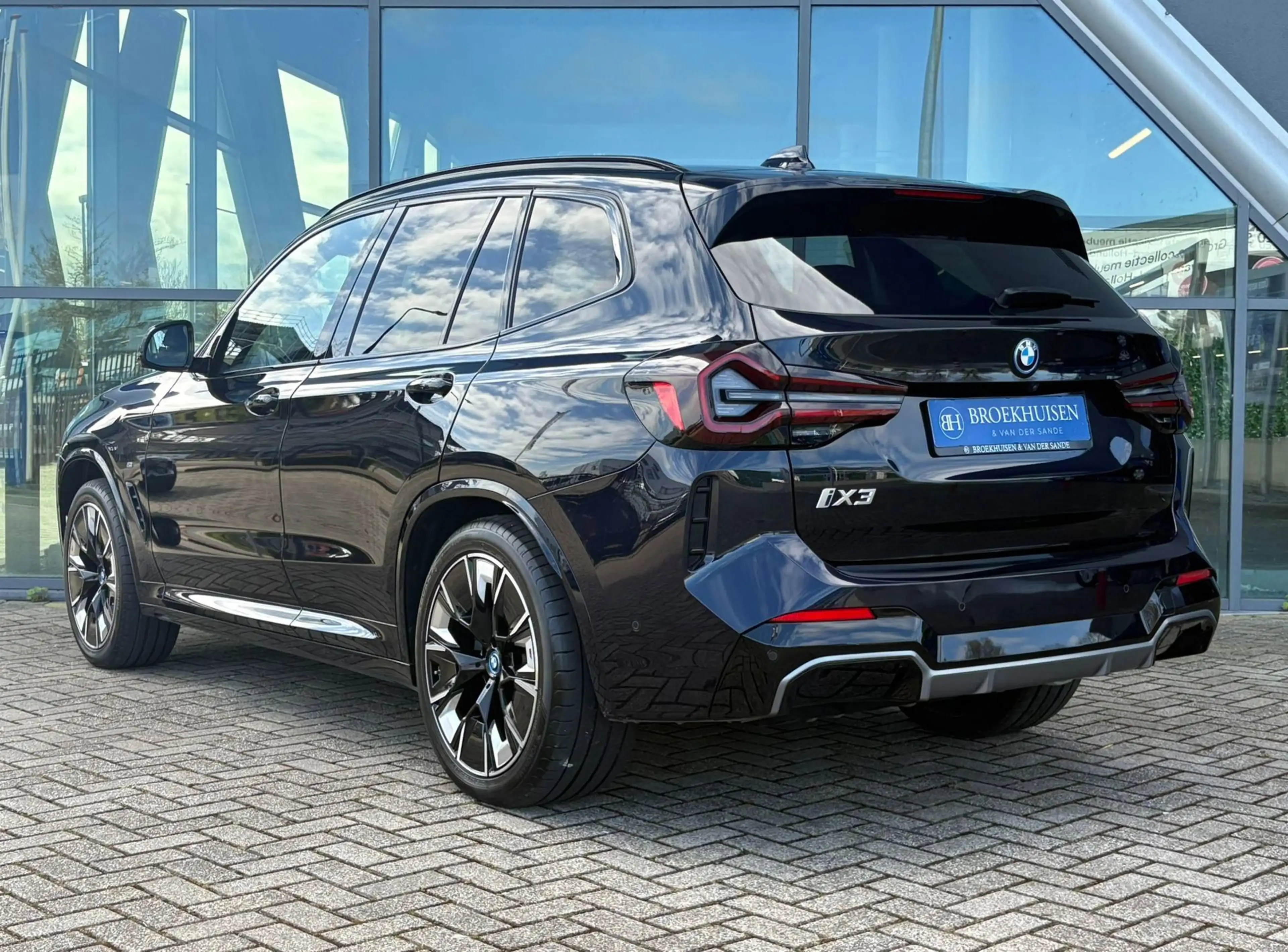 BMW iX3 High Executive Edition M-Sport 80 kWh Panoramadak — photo 4