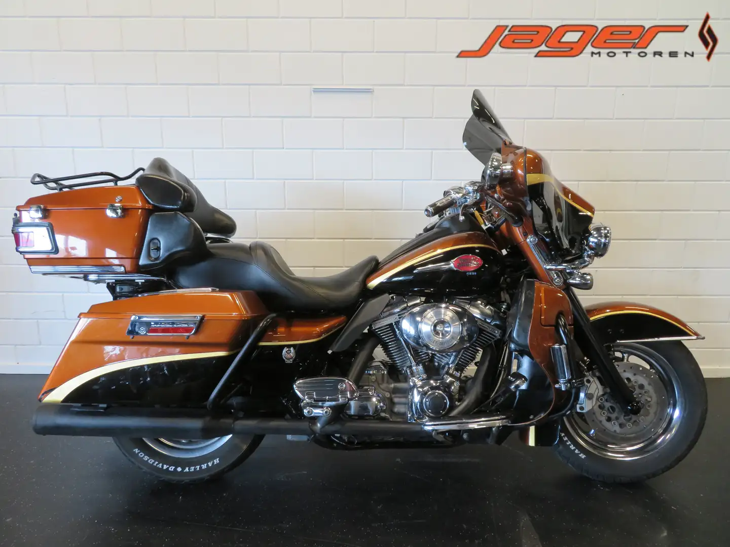 Harley-Davidson Electra Glide FLHTCUSE ULTRA CVO 11 Negro - 1