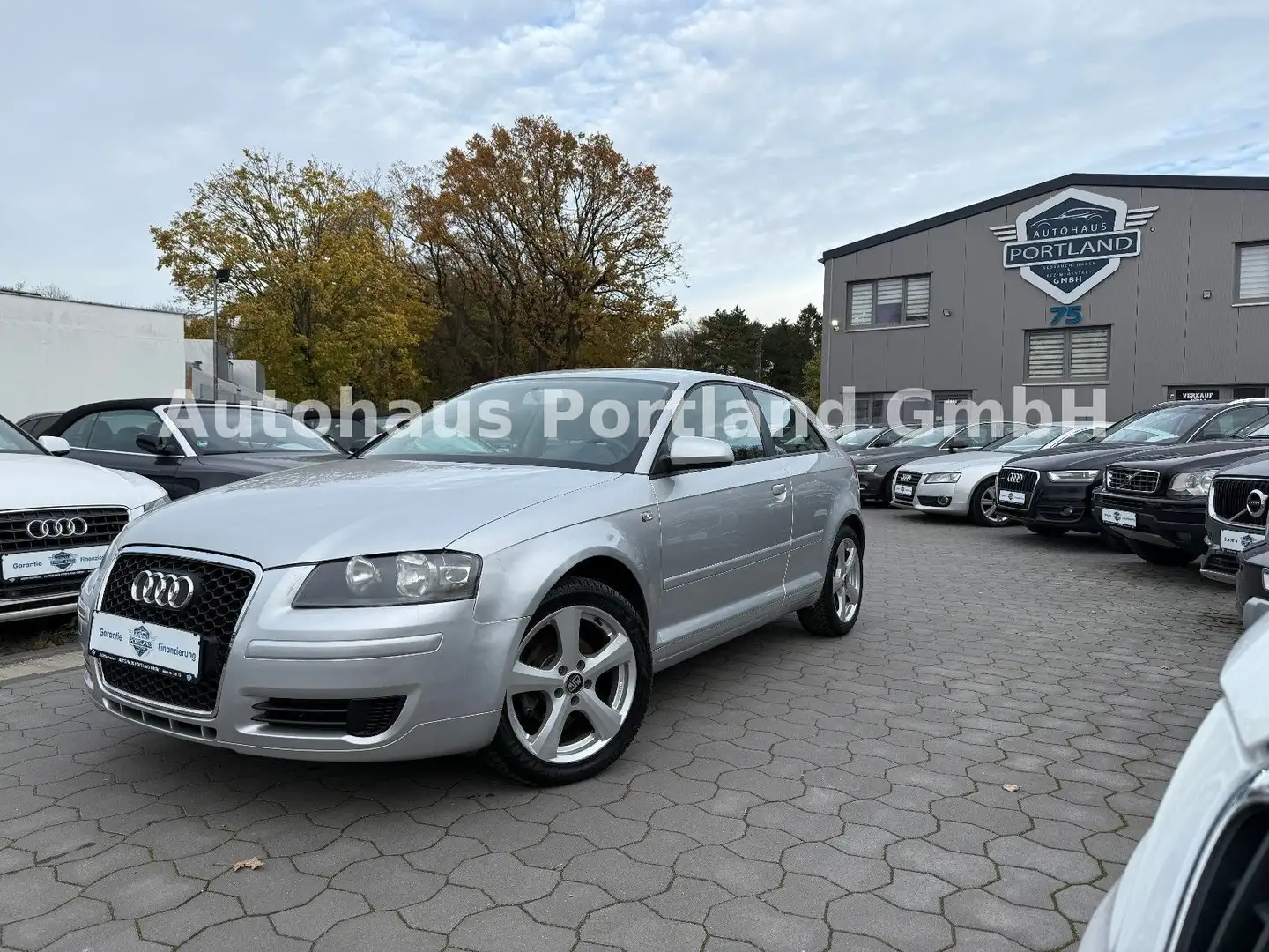 Audi A3 1.6 Attraction/17 Zoll/Klima/SHZ/HU NEU Silber - 1