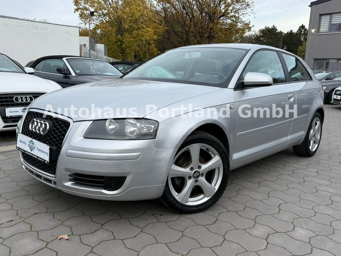 Audi A3 1.6 Attraction/17 Zoll/Klima/SHZ/HU NEU Silber - 2