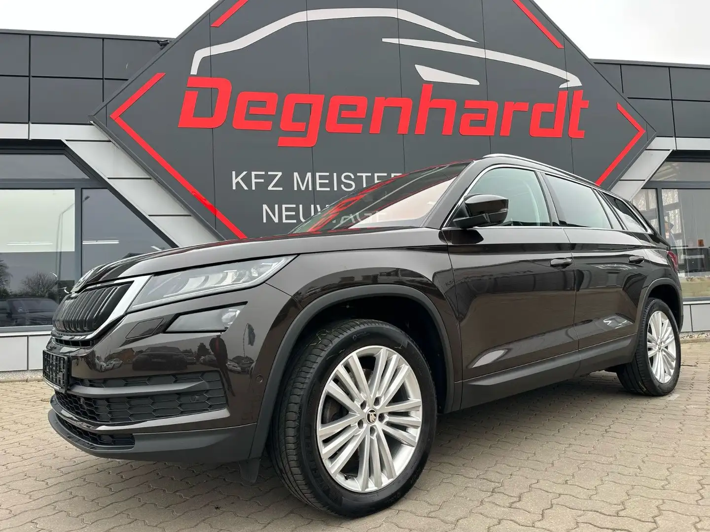 Skoda Kodiaq 2.0 TDI  Style 4x4 DSG ACC PANO AHK 360° Braun - 1