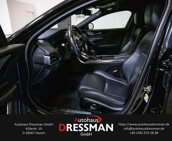 Jaguar Xe view 10