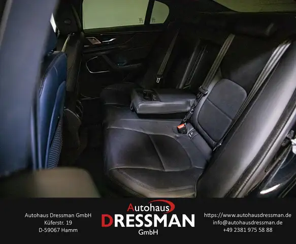 Jaguar Xe view 12