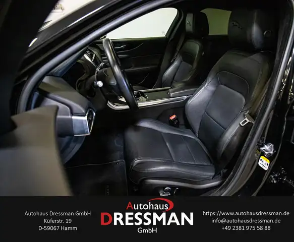 Jaguar Xe view 11