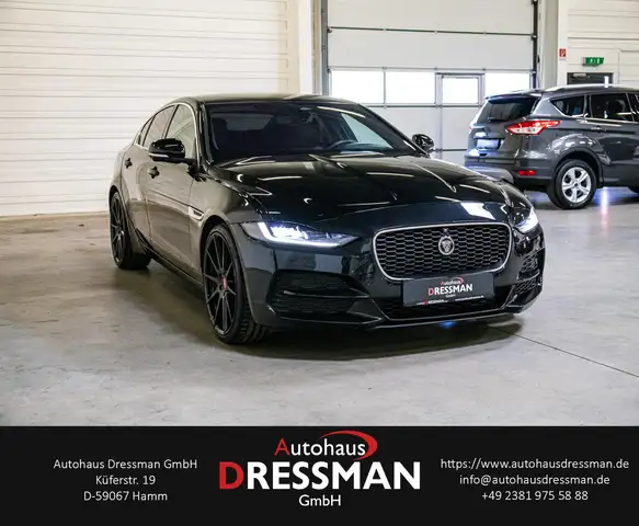 Jaguar Xe view 3
