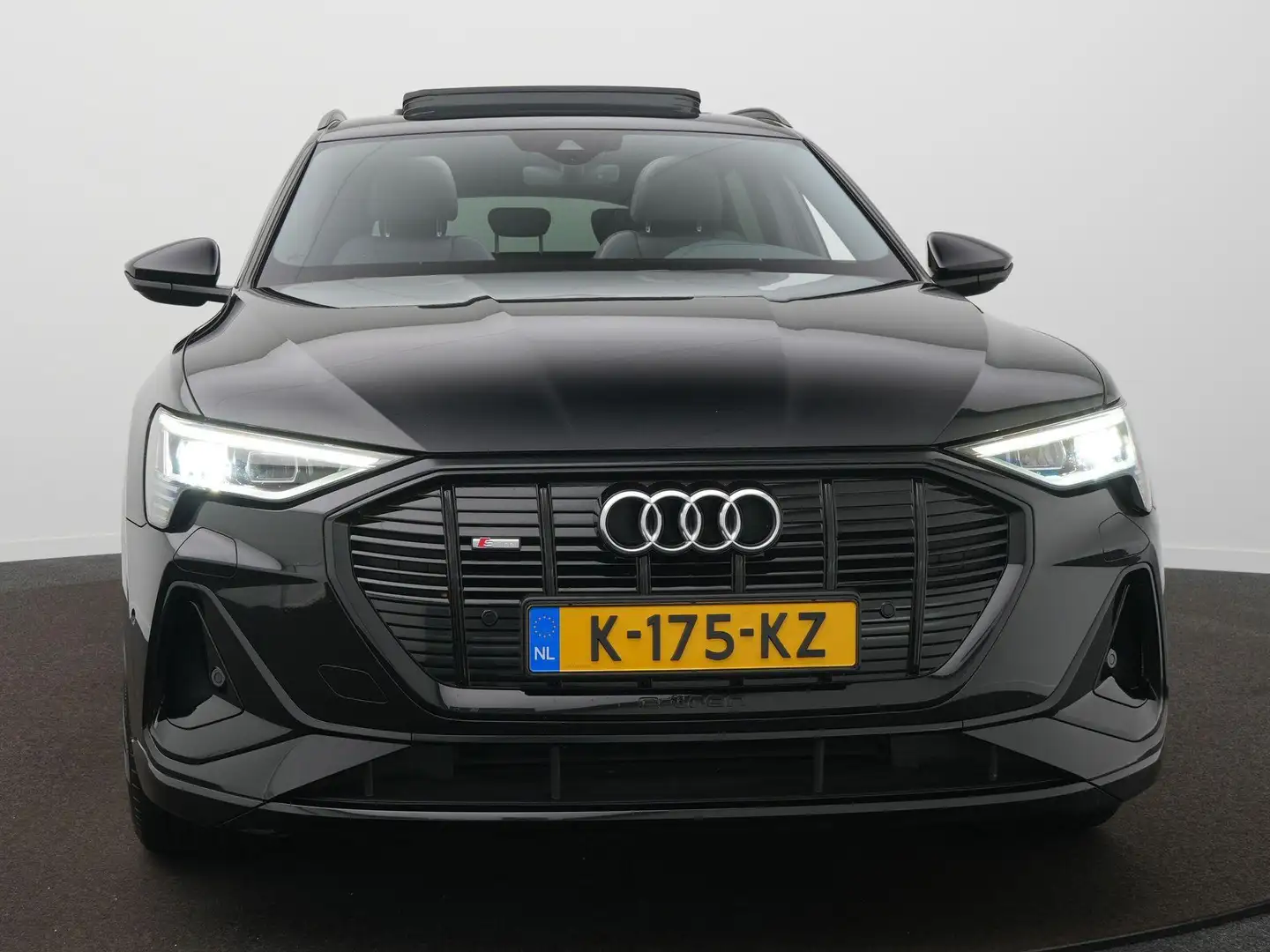 Audi e-tron 55 quattro S edition 95 kWh Panoramadak - 21 Inch Zwart - 2