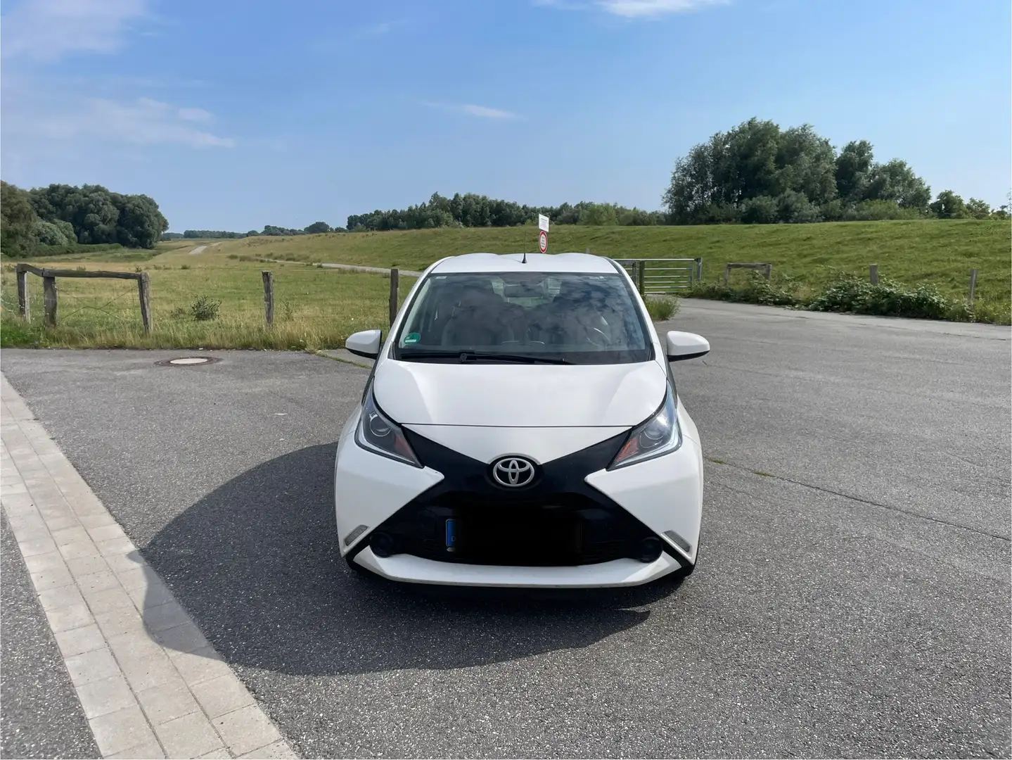 Toyota Aygo White - 1