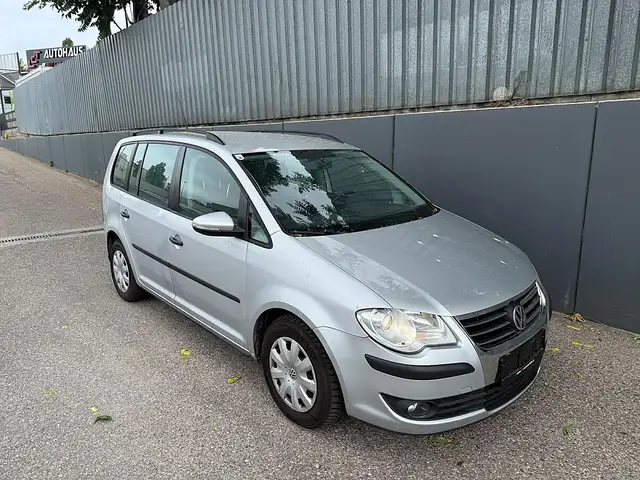 Volkswagen Touran view 4