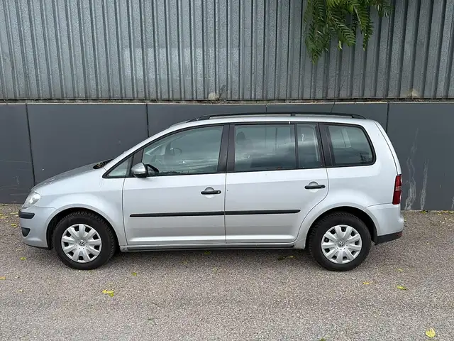 Volkswagen Touran view 2