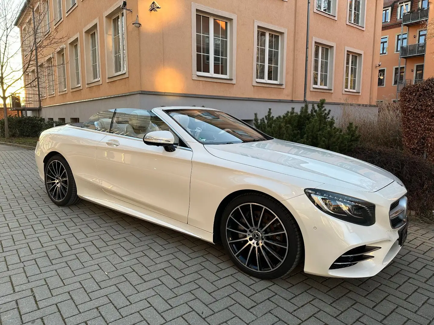 Mercedes-Benz S 560 Cabriolet/AMG/Swarovski/Head-Up/360° Weiß - 1