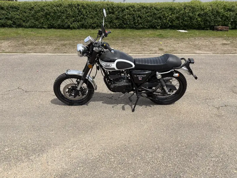 Mash SEVENTYFIVE 125