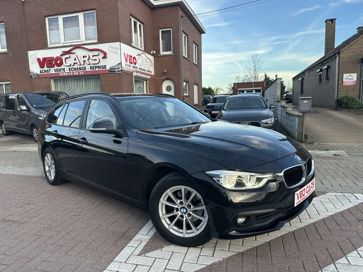 BMW 318 d Sport / GPS LED Cruise Capteurs CarPlay Noir - 1