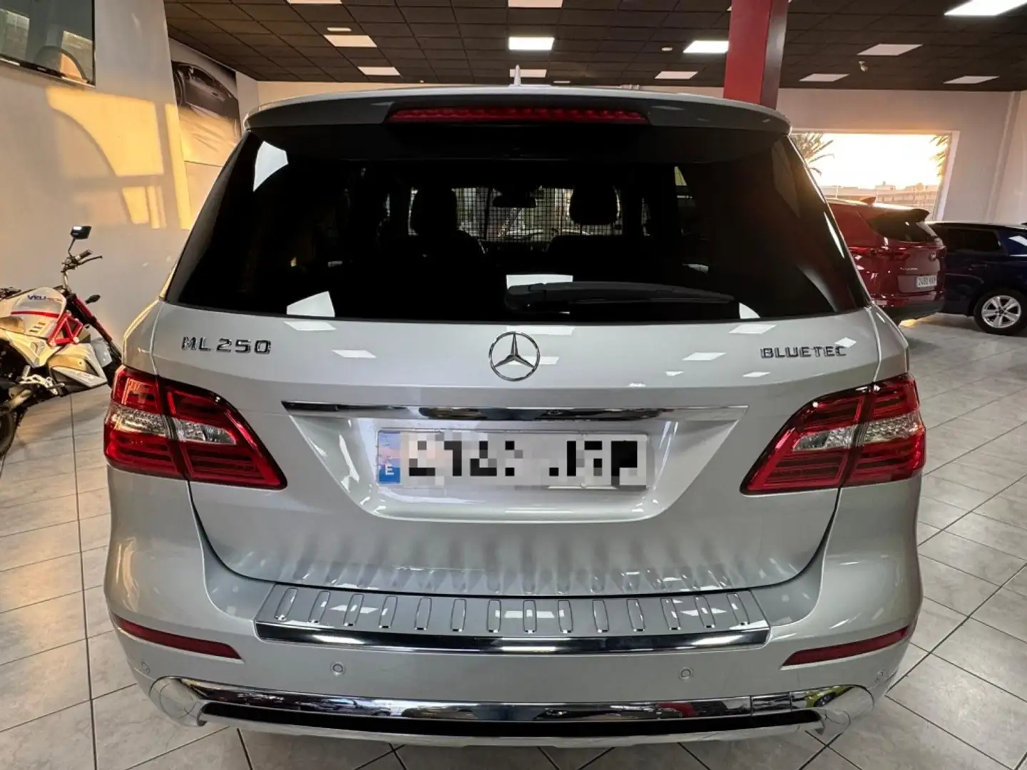 Mercedes-Benz ML 250 250BlueTec 4M 7G Plus (9.75) Gris - 2