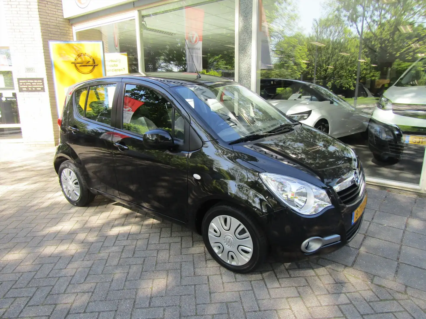 Opel Agila 1.2 16V 94pk AUTOMAAT AIRCO ELEK, RAMEN Zwart - 1