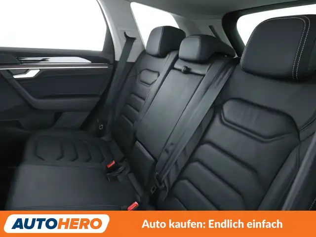 Volkswagen Touareg view 14