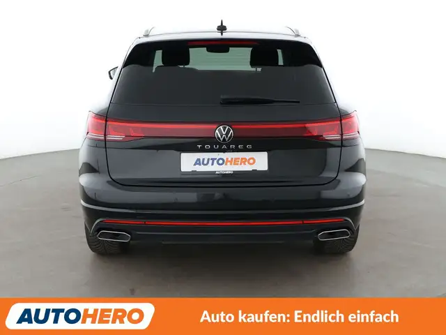 Volkswagen Touareg view 5