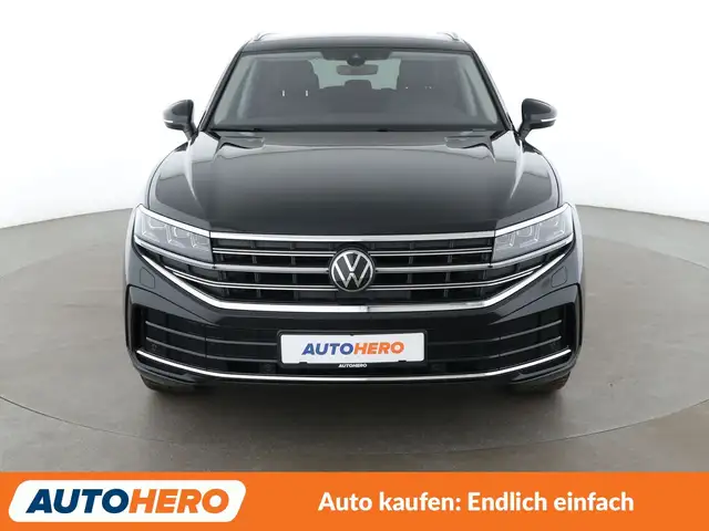 Volkswagen Touareg view 9