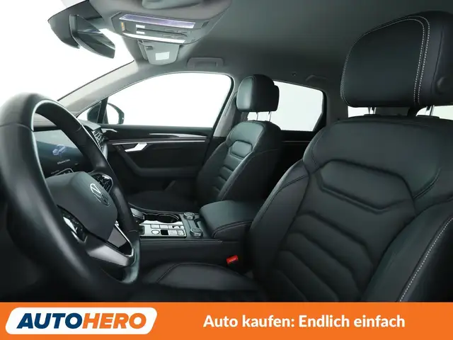 Volkswagen Touareg view 10