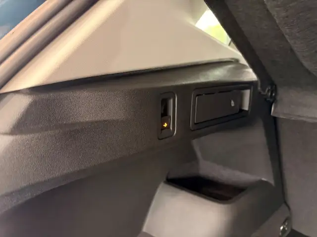 Volkswagen Tiguan view 12