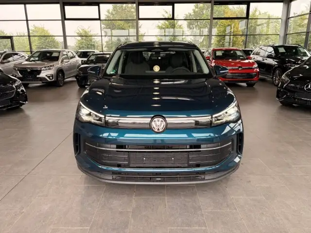 Volkswagen Tiguan view 2