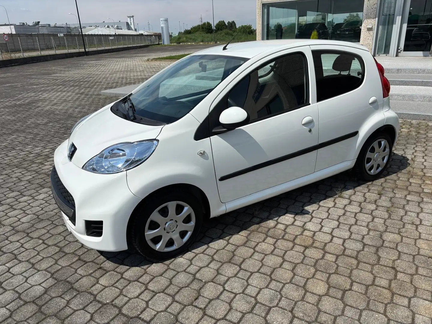 Peugeot 107 1.0 12v Active (plaisir) 5p FL Weiß - 2