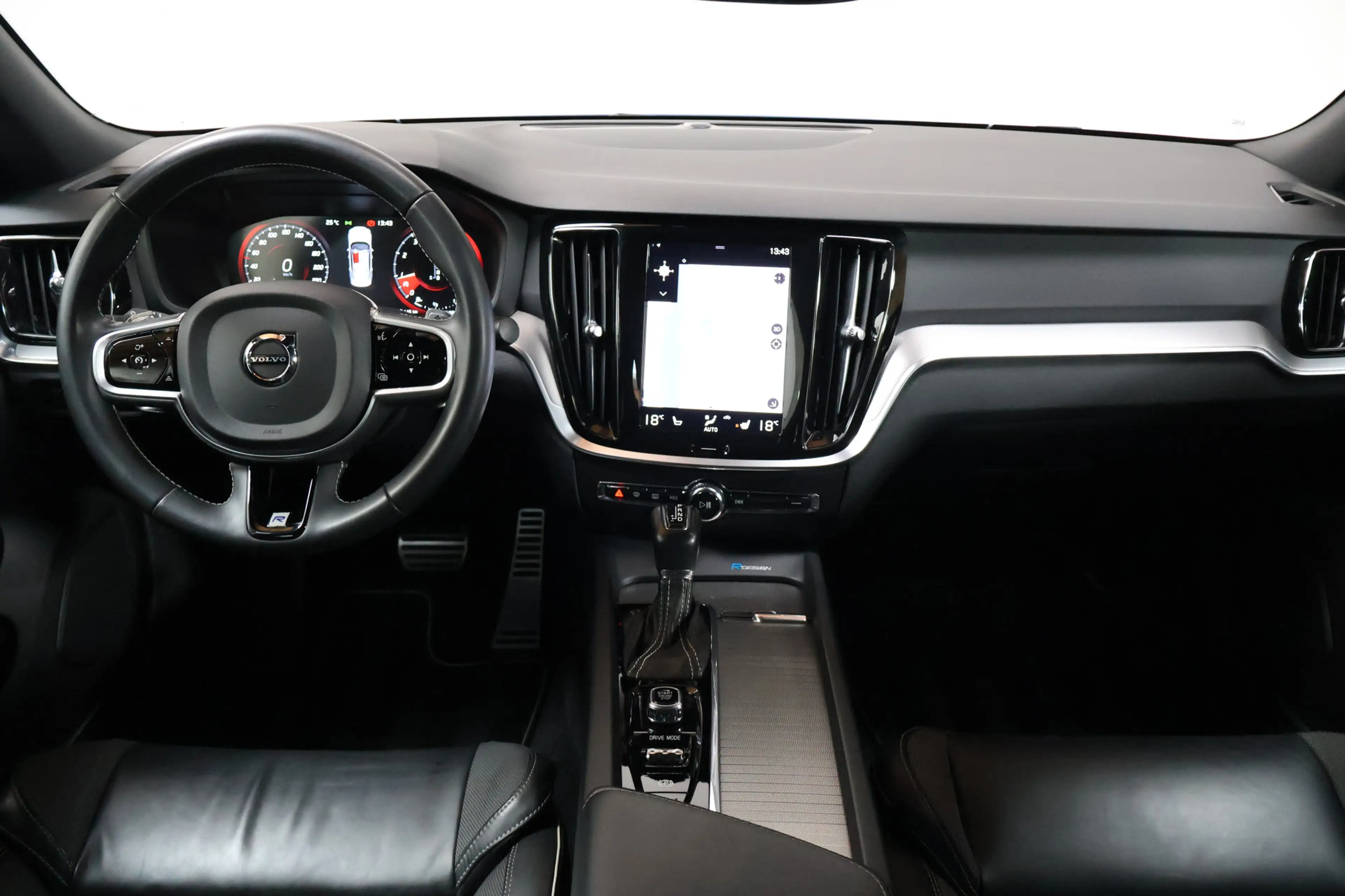 Volvo S60 2.0 T4 R-Design | Pano | Acc | Memory | Camera — photo 9