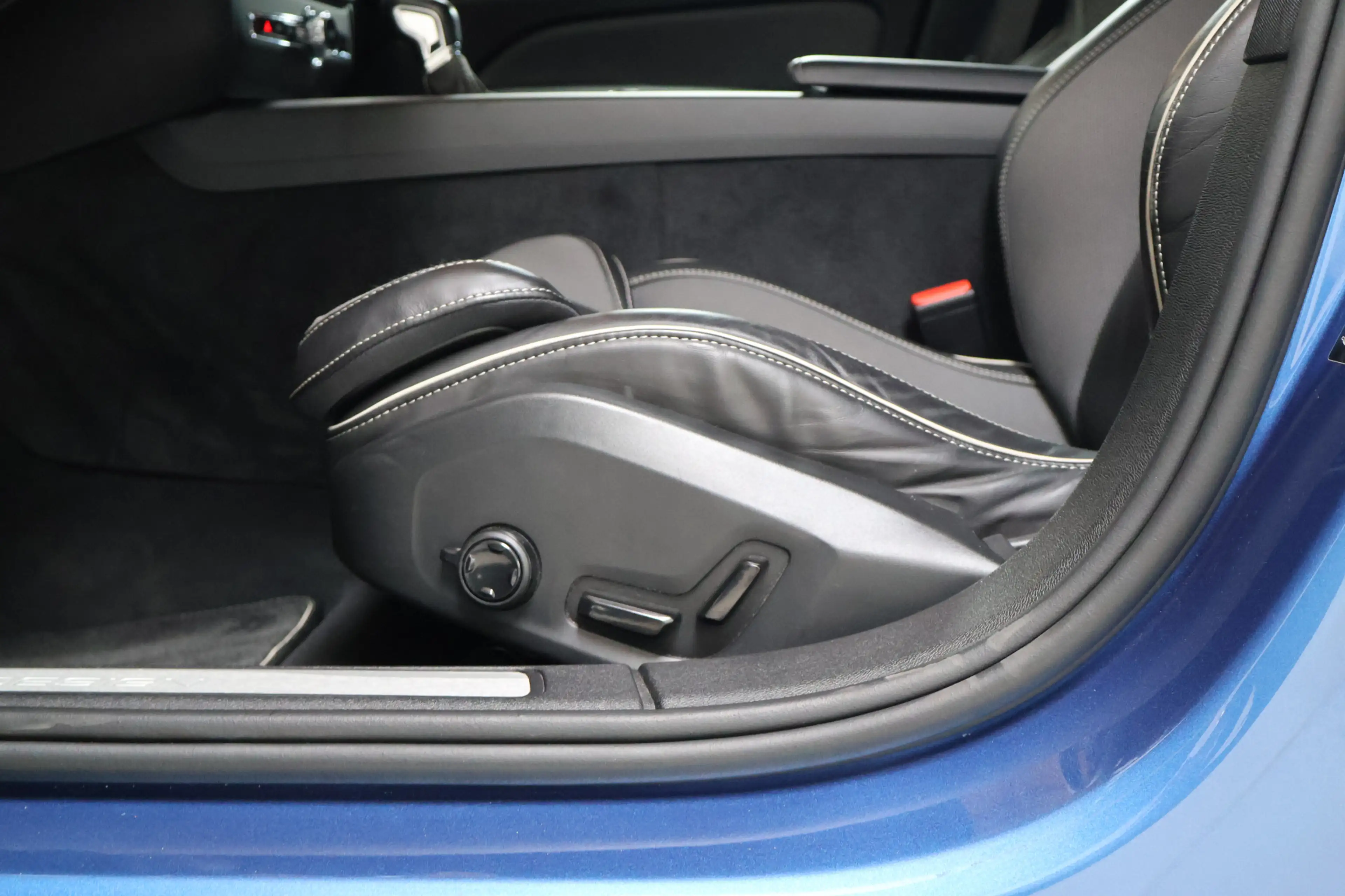 Volvo S60 2.0 T4 R-Design | Pano | Acc | Memory | Camera — photo 15
