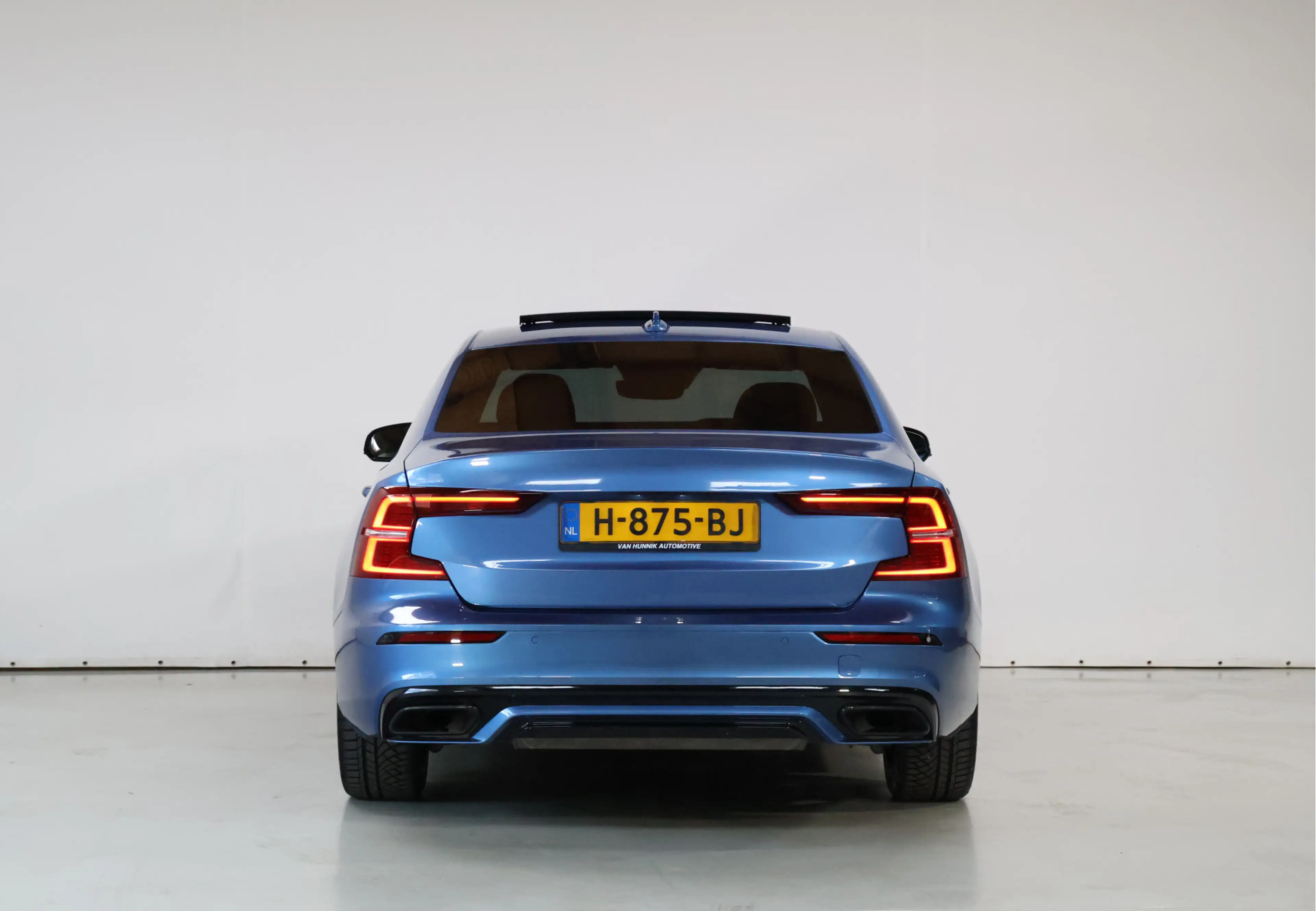 Volvo S60 2.0 T4 R-Design | Pano | Acc | Memory | Camera — photo 8