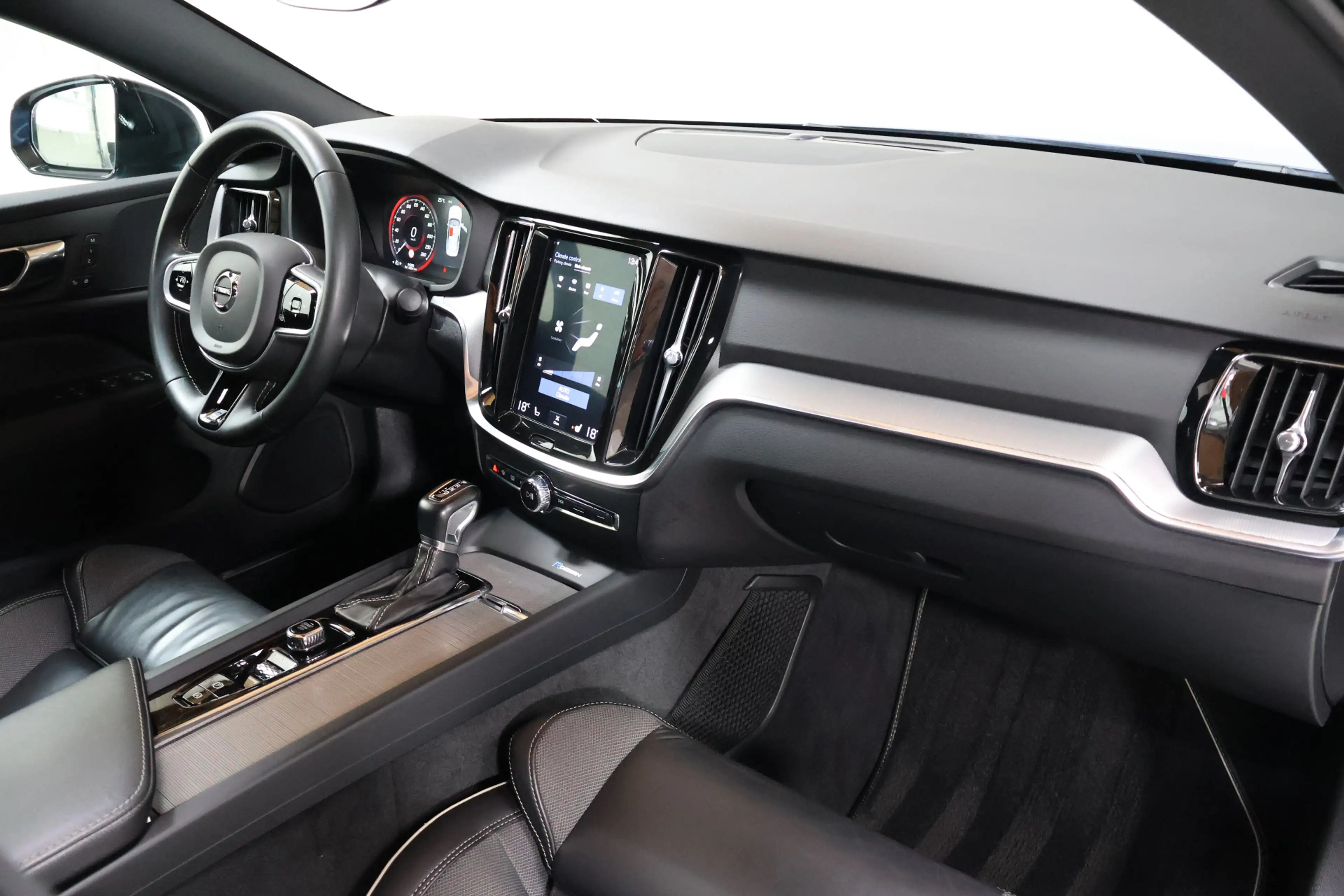 Volvo S60 2.0 T4 R-Design | Pano | Acc | Memory | Camera — photo 3