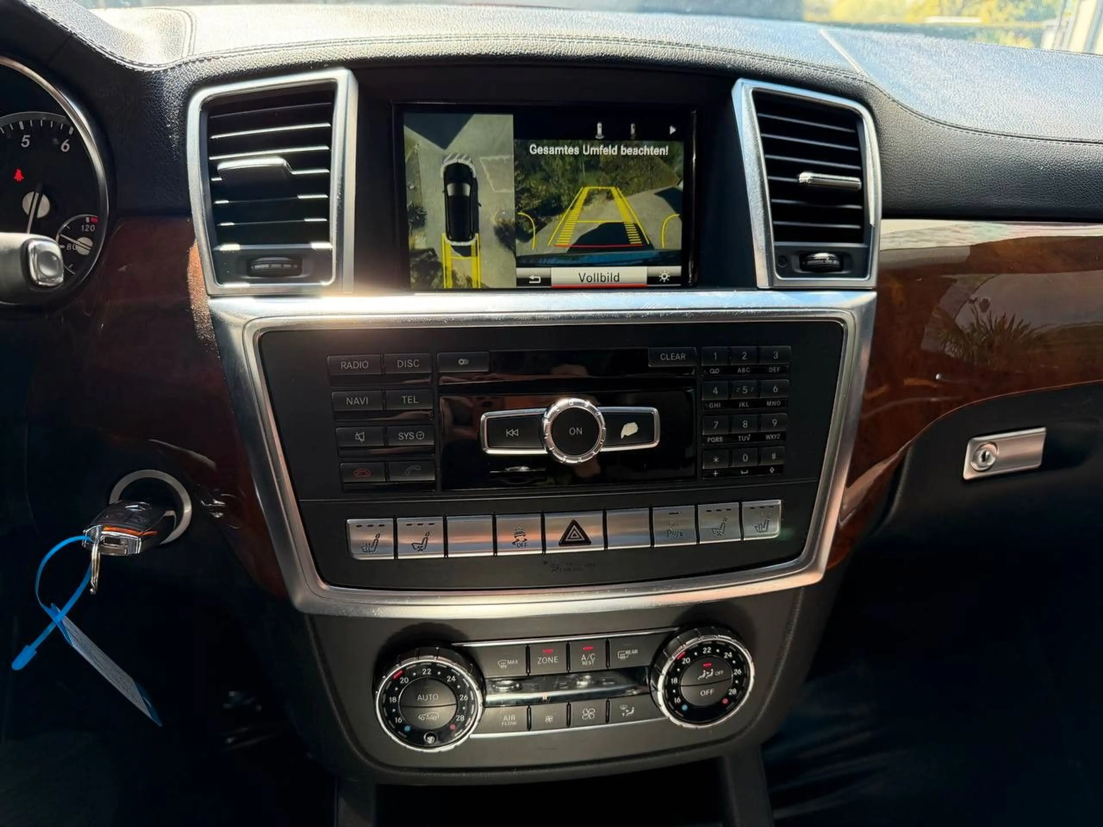 Mercedes-Benz GL 500 4Matic AMG / H&K / TV / Pano / 360° — photo 12