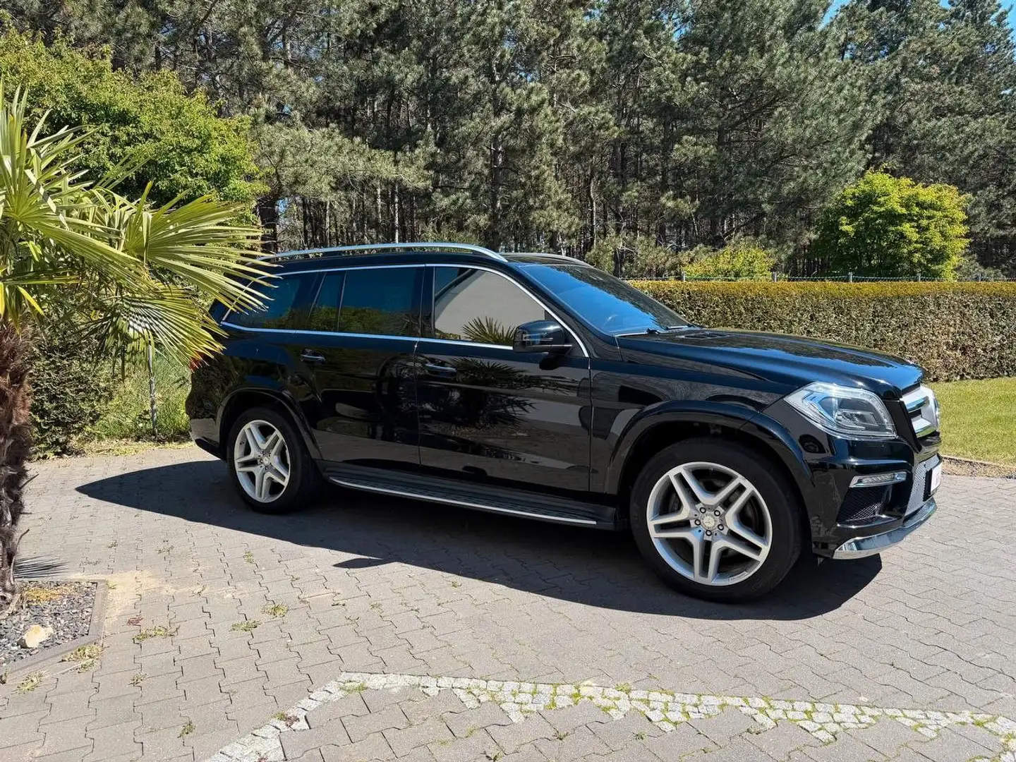 Mercedes-Benz GL 500 4Matic AMG / H&K / TV / Pano / 360° Schwarz - 2