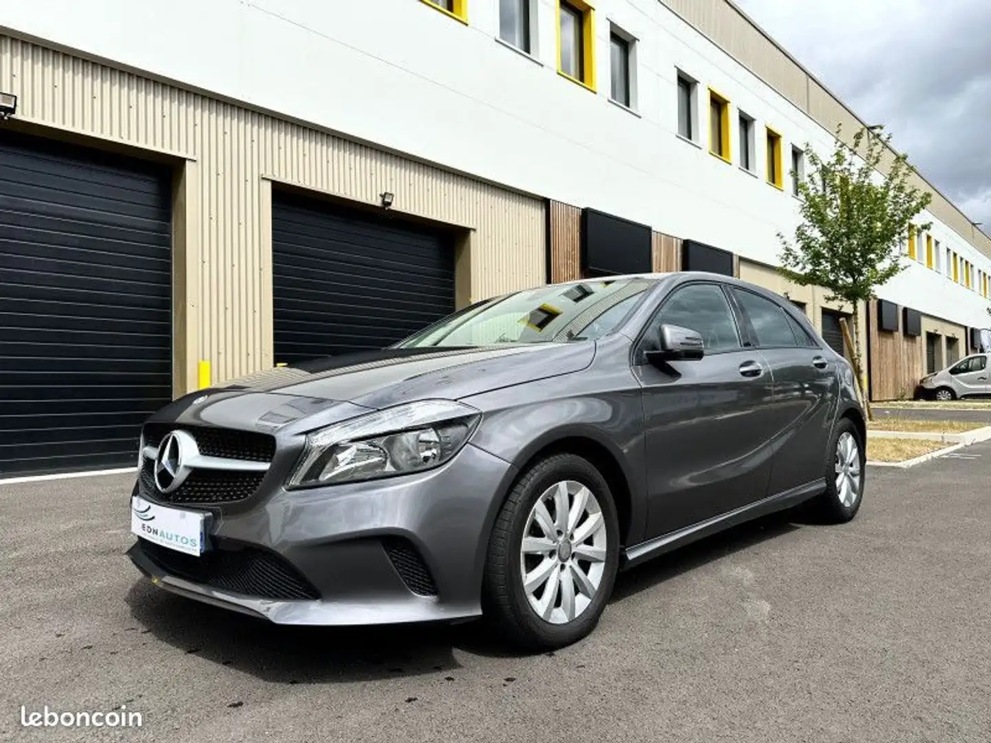 Mercedes-Benz A 200 Mercedes 200 CDI 136CH BUSINESS EDITION 7G-DCT GRA Gris - 1