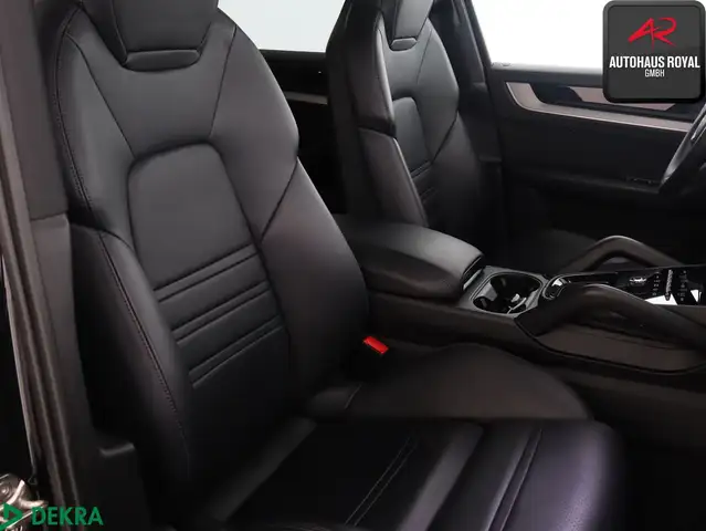 Porsche Cayenne view 12