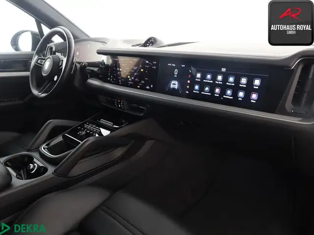 Porsche Cayenne view 11