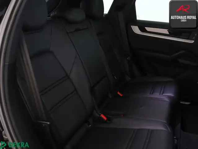 Porsche Cayenne view 13