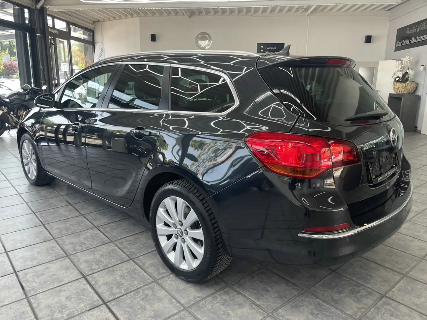 Opel Astra Sports Tourer Exklusiv, Navi, PDC, Leder Schwarz - 2