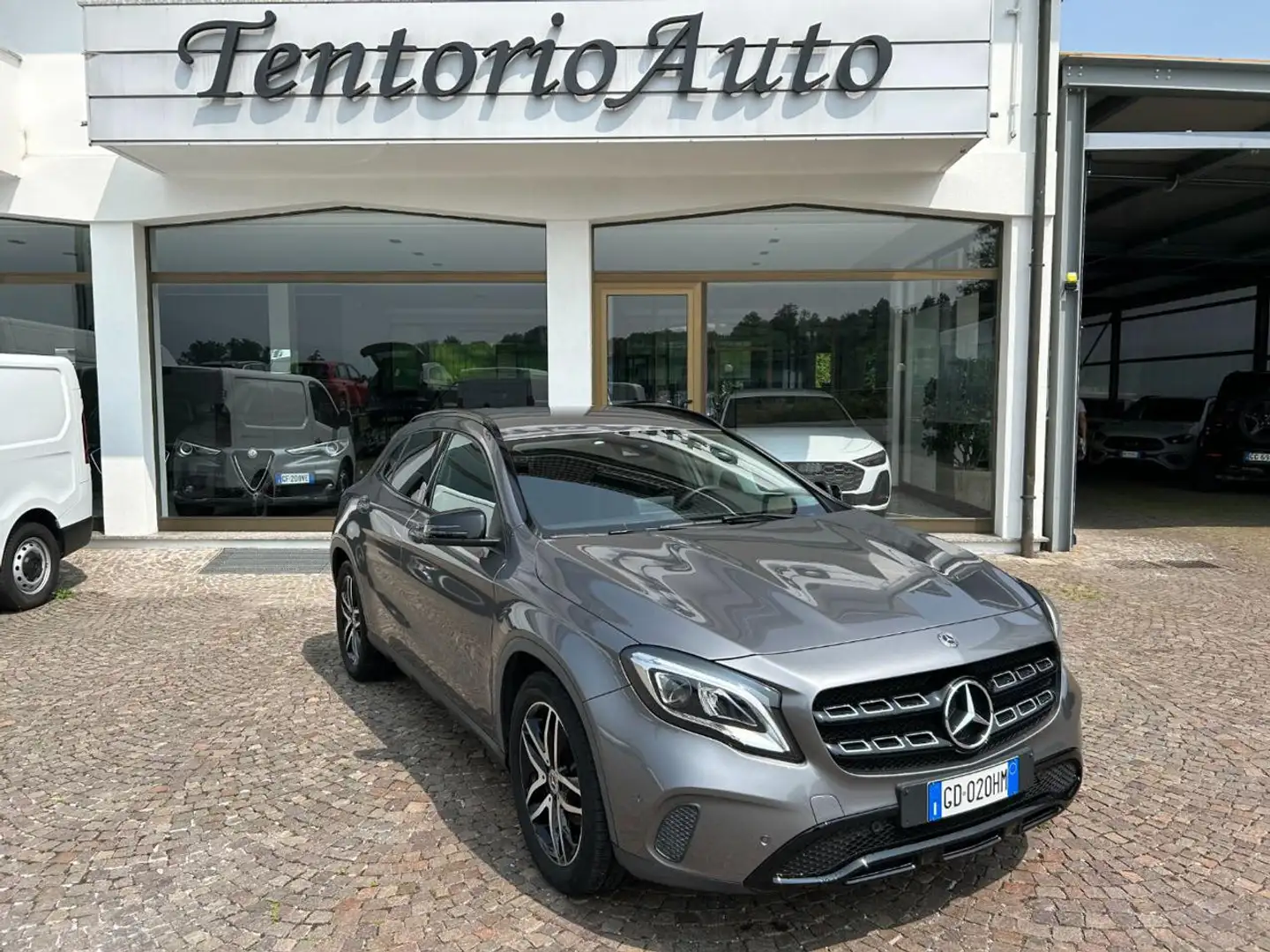 Mercedes-Benz GLA 180 Premium Grigio - 1