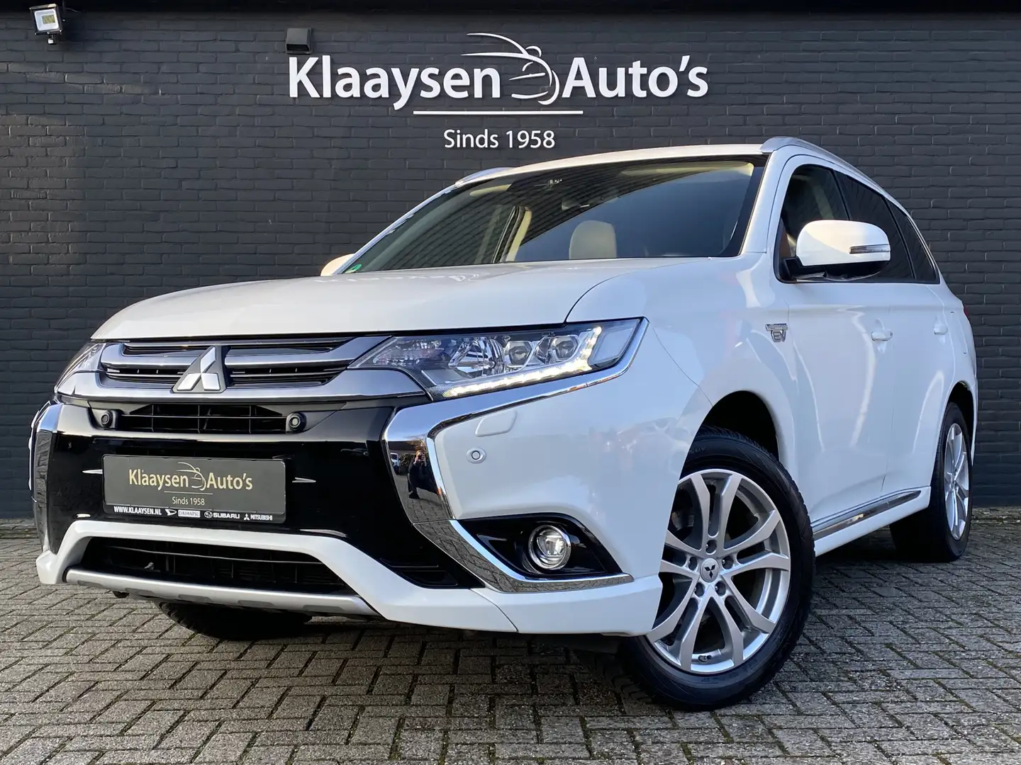 Mitsubishi Outlander 2.0 PHEV Instyle+ 203 pk 4WD AUT. | 1e eigenaar | Blanc - 1