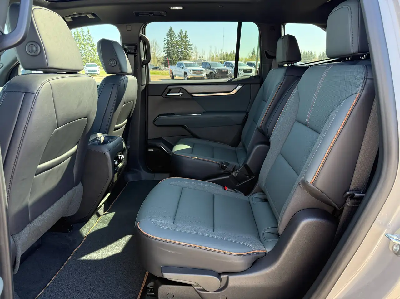 GMC Acadia снимка GMC Acadia
