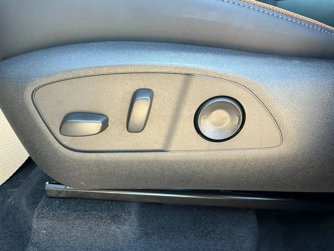 GMC Acadia снимка GMC Acadia