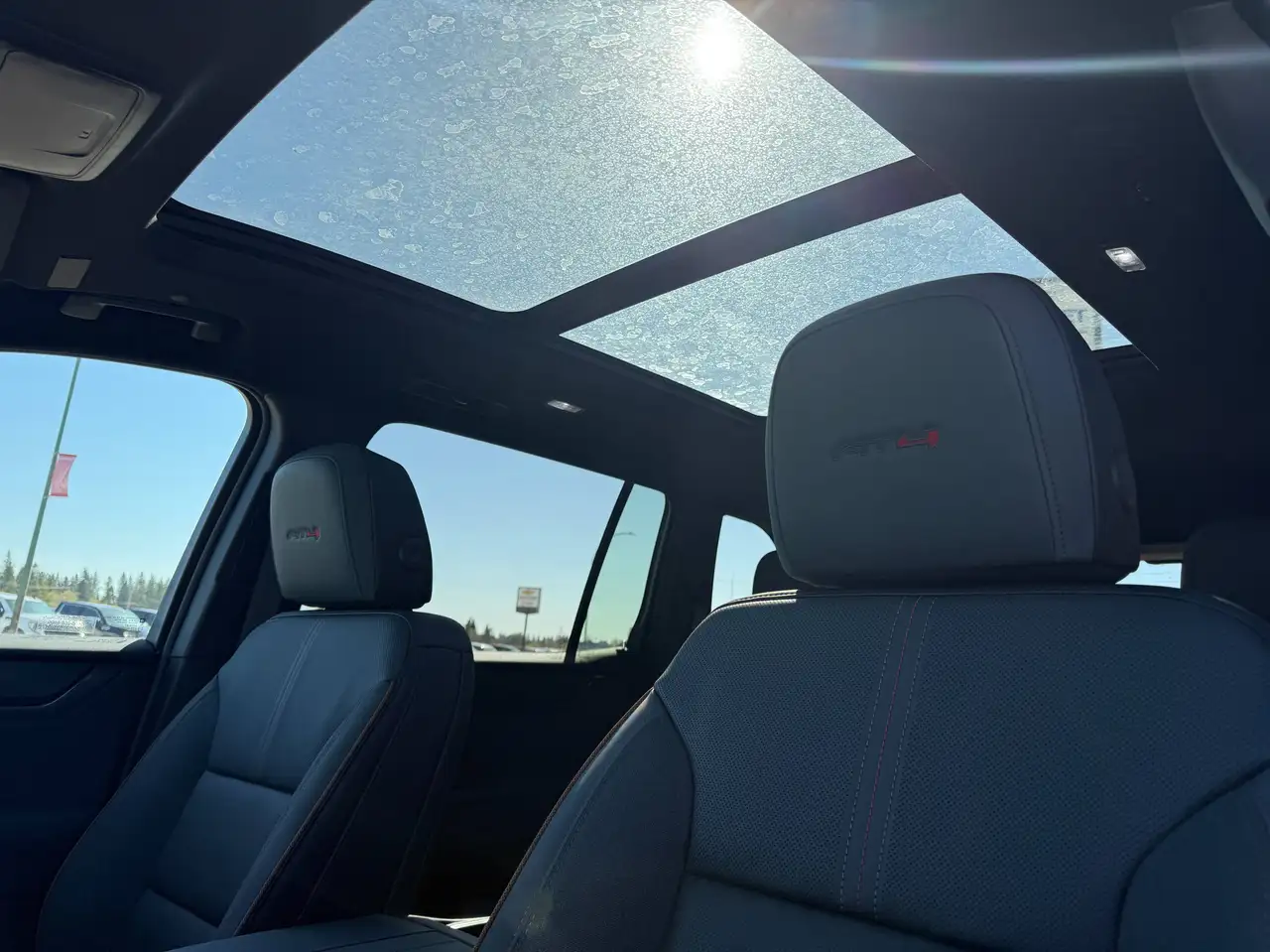 GMC Acadia снимка GMC Acadia