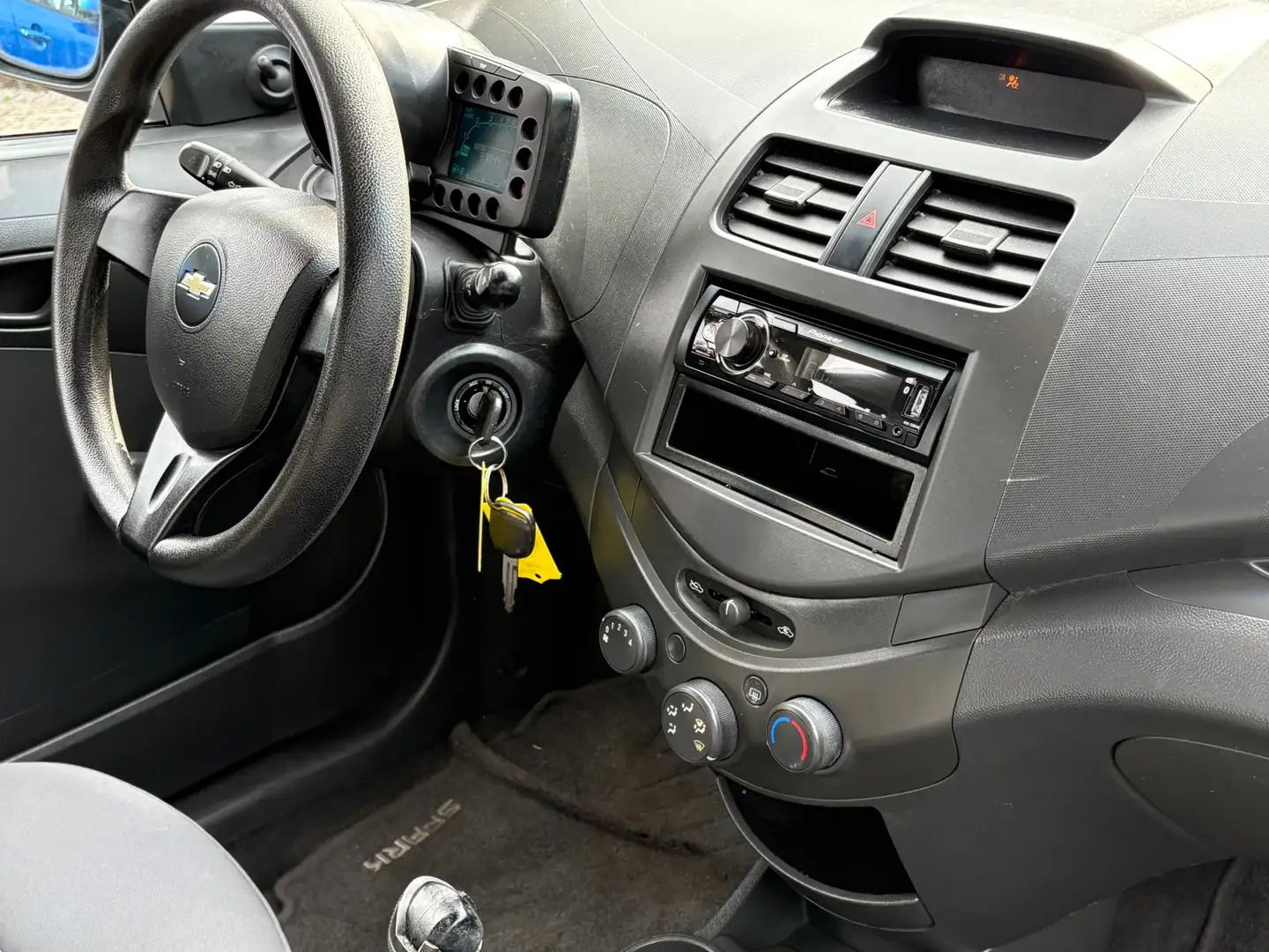 Chevrolet Spark 1.0 16V LE Nieuwe Apk Zwart - 2