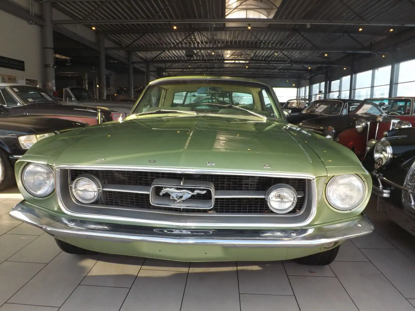 Ford Mustang Coupé 4,7-es grünt so grün,wenn... Grün - 2