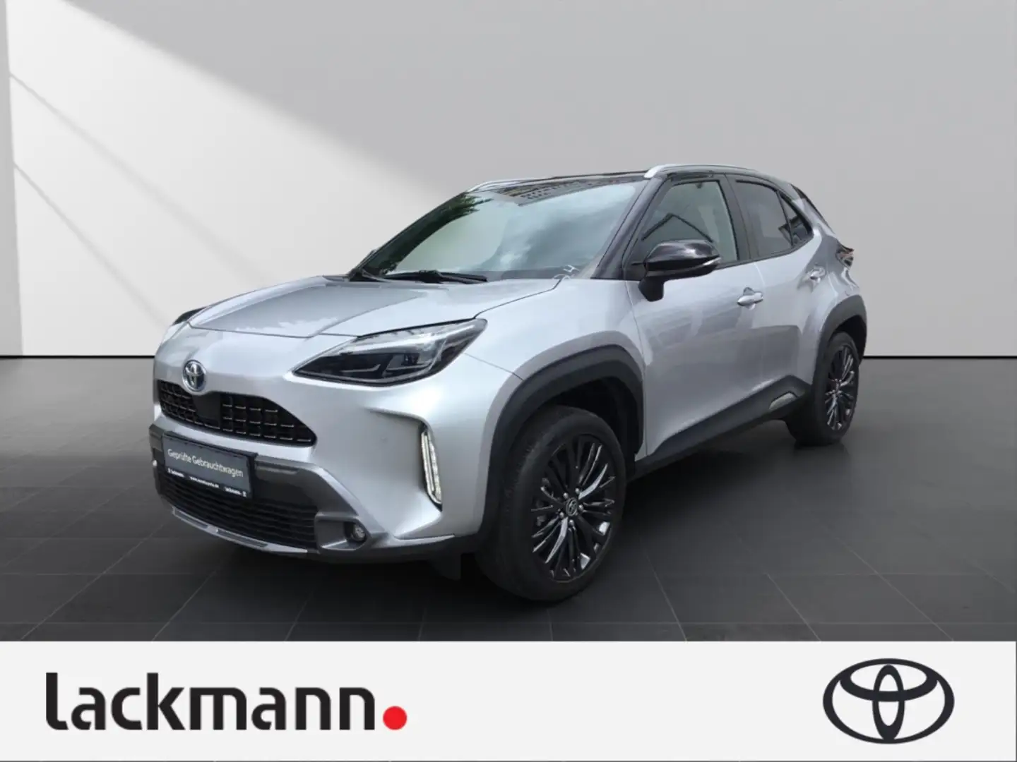 Toyota Yaris Cross 1.5 Hybrid AWD-i Adventure*AHK*NAVI* Silber - 1
