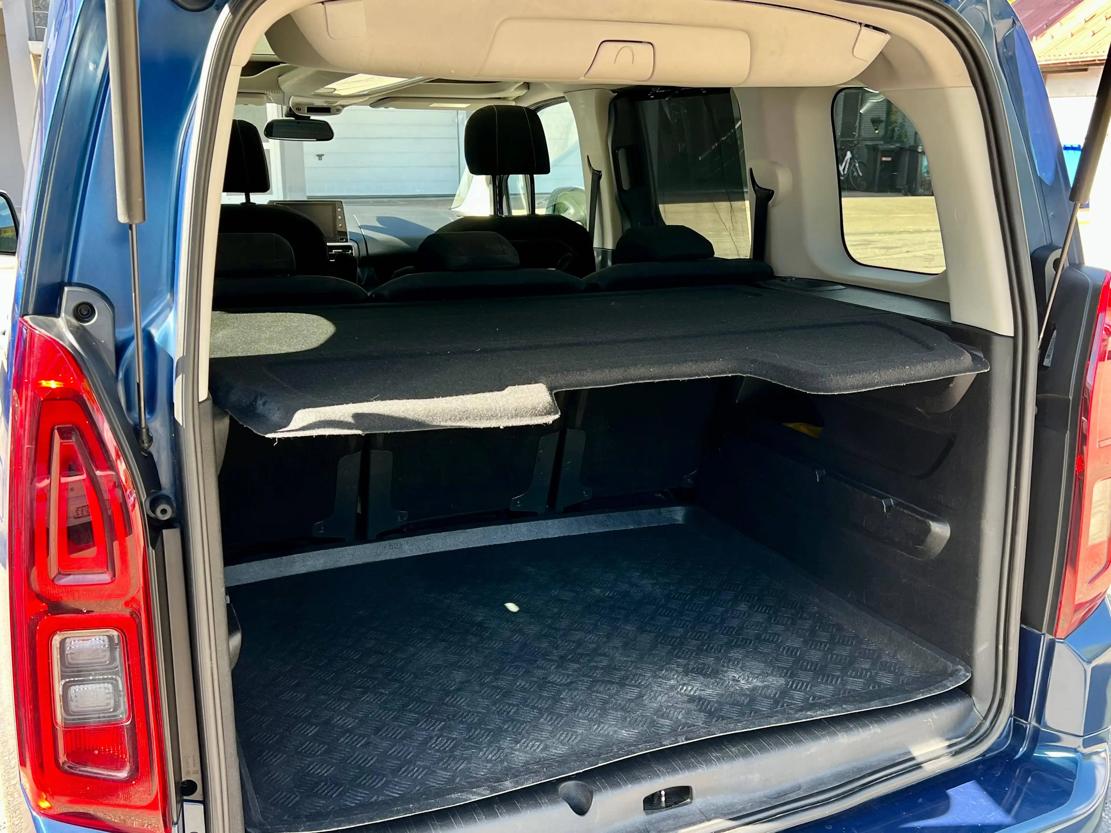 Opel Combo Life E 1.5 CDTI Innovation,PANO,LHZ,NAVI — photo 12