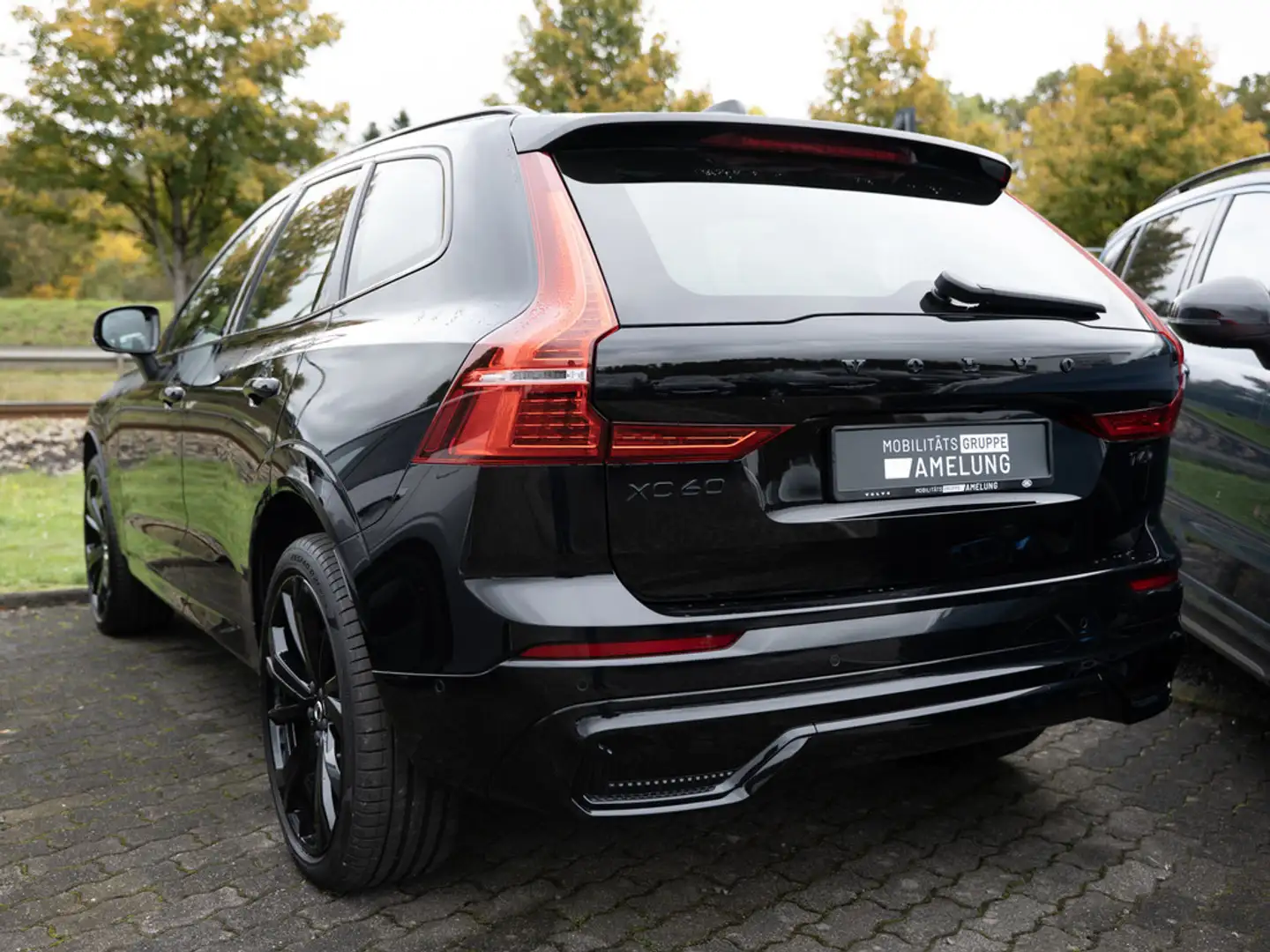 Volvo XC60 T6 Plus Black Edition Recharge AWD PANO Schwarz - 2
