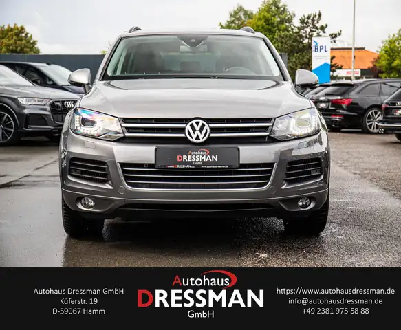 Volkswagen Touareg view 2